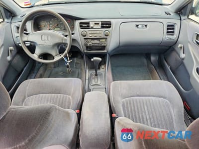 Zdjęcie 8 z 12 samochodu: 1998 HONDA ACCORD DX VIN:1HGCF8641WA021111 - miniatura