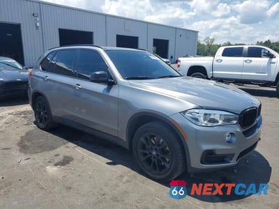 Czwarte zdjęcie samochodu z boku: 2018 BMW X5 XDR40E VIN:5UXKT0C51J0W00601 - miniatura