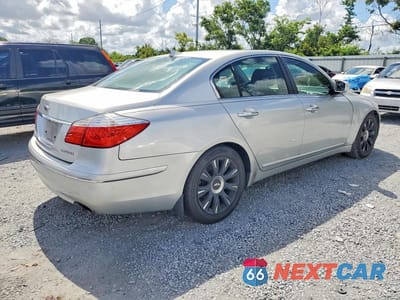 Trzecie zdjęcie samochodu z tyłu: 2011 HYUNDAI GENESIS 3.8L VIN:KMHGC4DE3BU139128 - miniatura