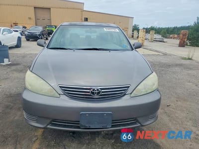 Piąte zdjęcie samochodu w środku: 2005 TOYOTA CAMRY LE VIN:4T1BE32K35U548869 - miniatura