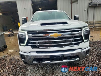 Piąte zdjęcie samochodu w środku: 2025 CHEVROLET SILVERADO K3500 LTZ VIN:2GC4KUEY4S1134146 - miniatura