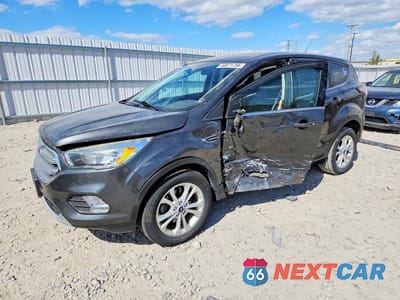 2017 FORD ESCAPE SE 1FMCU0GD5HUE04356 - główne zdjęcie licytacji z USA - miniatura