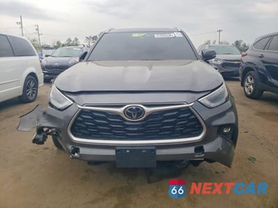 Piąte zdjęcie samochodu w środku: 2022 TOYOTA HIGHLANDER XLE VIN:5TDGZRAH1NS550678 - miniatura