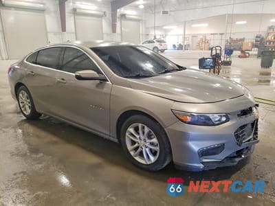 Czwarte zdjęcie samochodu z boku: 2017 CHEVROLET MALIBU LT VIN:1G1ZE5ST4HF218439 - miniatura