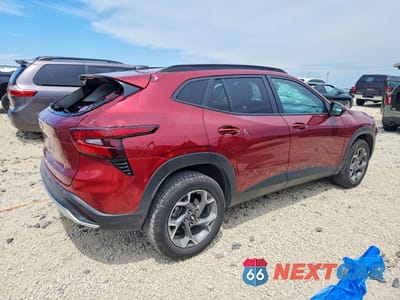 Trzecie zdjęcie samochodu z tyłu: 2025 CHEVROLET TRAX 1LT VIN:KL77LHEPXSC014268 - miniatura