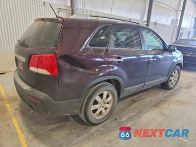 Trzecie zdjęcie samochodu z tyłu: 2013 KIA SORENTO LX VIN:5XYKT3A68DG382895 - miniatura