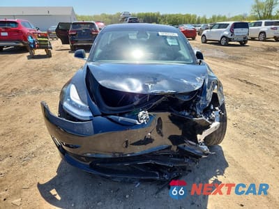 Piąte zdjęcie samochodu w środku: 2018 TESLA MODEL 3 VIN:5YJ3E1EA8JF037693 - miniatura