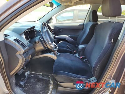 Zdjęcie 7 z 13 samochodu: 2007 MITSUBISHI OUTLANDER ES VIN:JA4MS31X67Z601034 - miniatura