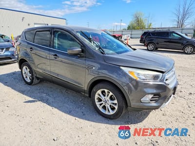 Czwarte zdjęcie samochodu z boku: 2017 FORD ESCAPE SE VIN:1FMCU0GD5HUE04356 - miniatura
