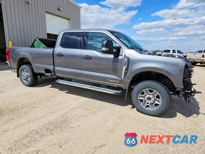 Czwarte zdjęcie samochodu z boku: 2025 FORD F350 SUPER DUTY VIN:1FT8W3BT1SED75069 - miniatura