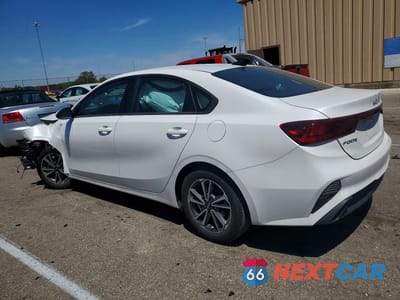 Drugie zdjęcie samochodu z przodu: 2023 KIA FORTE LXS VIN:3KPF24AD0PE675460 - miniatura