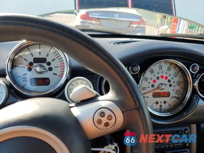 Zdjęcie 9 z 12 samochodu: 2007 MINI COOPER S VIN:WMWRH33587TL95446 - miniatura