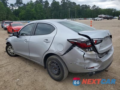 Drugie zdjęcie samochodu z przodu: 2019 TOYOTA YARIS L VIN:3MYDLBYV0KY528670 - miniatura