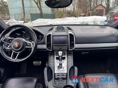 Zdjęcie 9 z 11 samochodu: 2015 PORSCHE CAYENNE TURBO VIN:WP1AC2A20FLA80560 - miniatura