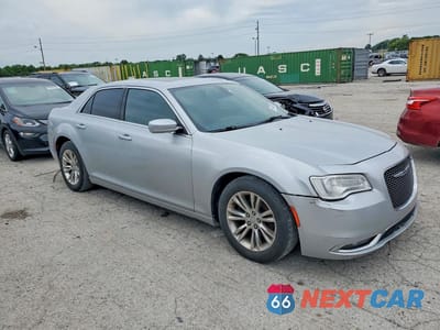 Czwarte zdjęcie samochodu z boku: 2019 CHRYSLER 300 TOURING VIN:2C3CCAAG1KH648021 - miniatura