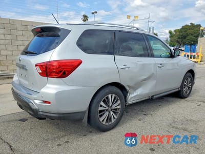 Trzecie zdjęcie samochodu z tyłu: 2017 NISSAN PATHFINDER SV VIN:5N1DR2MN6HC607213 - miniatura