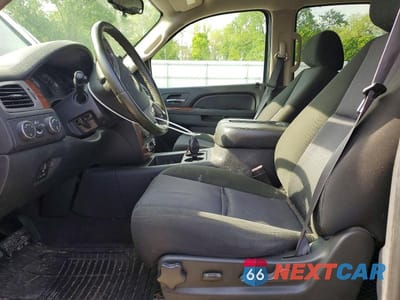 Zdjęcie 7 z 13 samochodu: 2011 CHEVROLET TAHOE K1500 LS VIN:1GNSKAE00BR115575 - miniatura