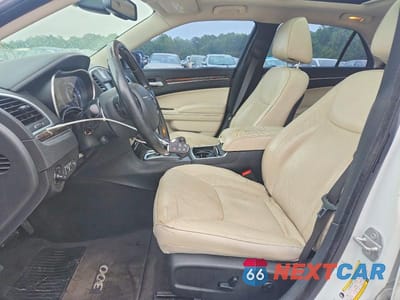Zdjęcie 7 z 12 samochodu: 2016 CHRYSLER 300C VIN:2C3CCAEG7GH147748 - miniatura
