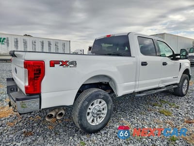 Trzecie zdjęcie samochodu z tyłu: 2019 FORD F350 SUPER DUTY VIN:1FT8W3BT1KEG45045 - miniatura