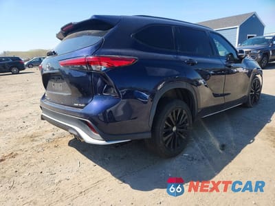Trzecie zdjęcie samochodu z tyłu: 2023 TOYOTA HIGHLANDER XSE VIN:5TDKDRBH5PS012835 - miniatura