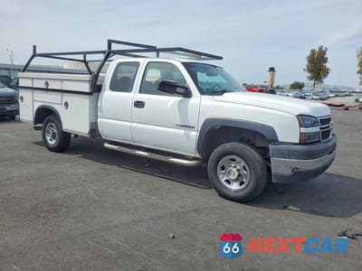Czwarte zdjęcie samochodu z boku: 2007 CHEVROLET SILVERADO C2500 HEAVY DUTY VIN:1GBHC29U17E163592 - miniatura