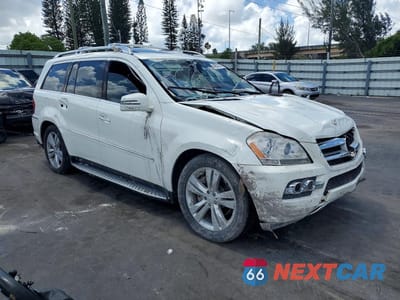 Czwarte zdjęcie samochodu z boku: 2011 MERCEDES-BENZ GL 450 4MATIC VIN:4JGBF7BE5BA743125 - miniatura