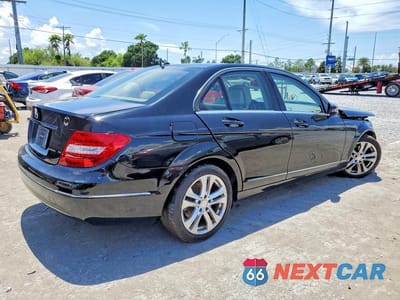 Trzecie zdjęcie samochodu z tyłu: 2013 MERCEDES-BENZ C 250 VIN:WDDGF4HB1DR272462 - miniatura