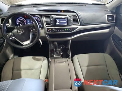Zdjęcie 8 z 14 samochodu: 2016 TOYOTA HIGHLANDER LE VIN:5TDBKRFH6GS321150 - miniatura