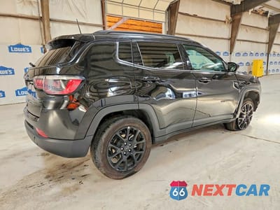Trzecie zdjęcie samochodu z tyłu: 2025 JEEP COMPASS LATITUDE VIN:3C4NJDBN9ST617891 - miniatura
