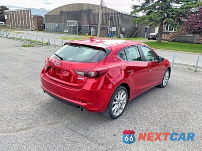 Czwarte zdjęcie samochodu z boku: 2018 MAZDA 3 GRAND TOURING VIN:3MZBN1M34JM200329 - miniatura