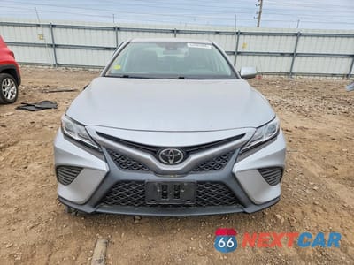 Piąte zdjęcie samochodu w środku: 2020 TOYOTA CAMRY SE VIN:4T1G11AK1LU337125 - miniatura