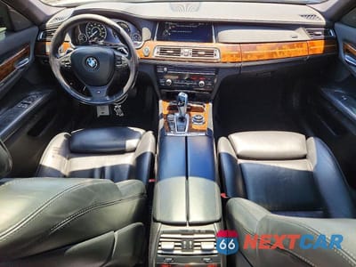 Zdjęcie 8 z 12 samochodu: 2013 BMW 750 I VIN:WBAYA8C50DC996858 - miniatura