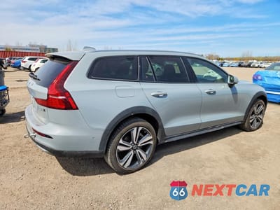 Trzecie zdjęcie samochodu z tyłu: 2024 VOLVO V60 CROSS COUNTRY PLUS VIN:YV4L12WY4R1136736 - miniatura