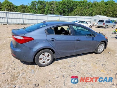 Trzecie zdjęcie samochodu z tyłu: 2016 KIA FORTE LX VIN:KNAFK4A65G5611487 - miniatura