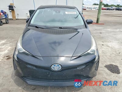 Piąte zdjęcie samochodu w środku: 2018 TOYOTA PRIUS THREE VIN:JTDKARFU9J3554724 - miniatura