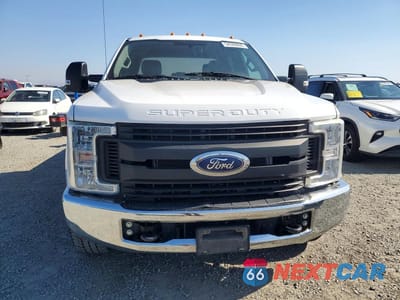 Piąte zdjęcie samochodu w środku: 2018 FORD F250 SUPER DUTY VIN:1FT7W2A68JEB04185 - miniatura