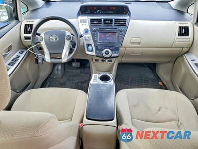 Zdjęcie 8 z 12 samochodu: 2013 TOYOTA PRIUS V THREE VIN:JTDZN3EU2D3264427 - miniatura