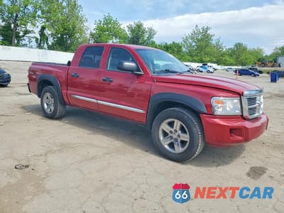 Czwarte zdjęcie samochodu z boku: 2008 DODGE DAKOTA QUAD LARAMIE VIN:1D7HW58N98S599551 - miniatura