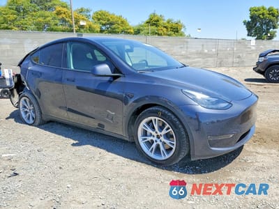 Czwarte zdjęcie samochodu z boku: 2024 TESLA MODEL Y VIN:7SAYGDEE4RA223053 - miniatura