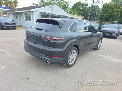 Czwarte zdjęcie samochodu z boku: 2019 PORSCHE CAYENNE VIN:WP1AA2AYXKDA09414 - miniatura