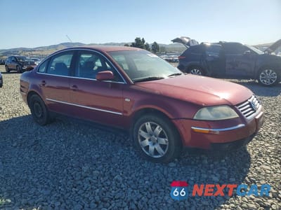Czwarte zdjęcie samochodu z boku: 2001 VOLKSWAGEN PASSAT GLX 4MOTION VIN:WVWTH63B71P269417 - miniatura