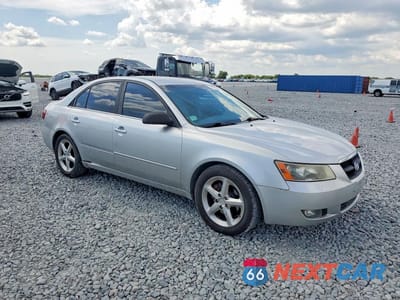 Czwarte zdjęcie samochodu z boku: 2008 HYUNDAI SONATA VIN:5NPEU46F28H394516 - miniatura