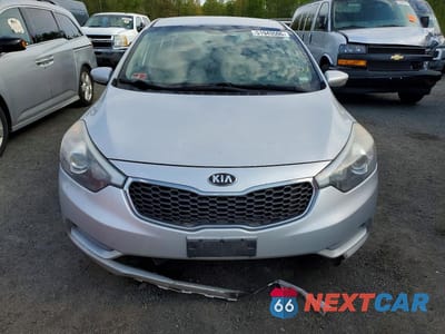 Piąte zdjęcie samochodu w środku: 2016 KIA FORTE VIN:KNAFK4A6XG5445046 - miniatura