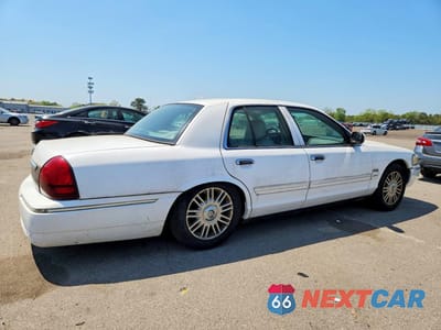 Trzecie zdjęcie samochodu z tyłu: 2010 MERCURY GRAND MARQUIS LS VIN:2MEBM7FV9AX639245 - miniatura
