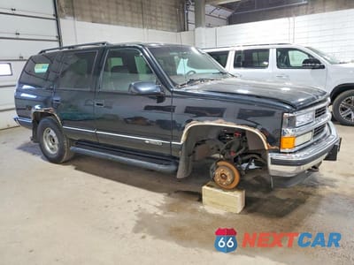 Czwarte zdjęcie samochodu z boku: 1997 CHEVROLET TAHOE K1500 VIN:1GNEK13R3VJ370819 - miniatura
