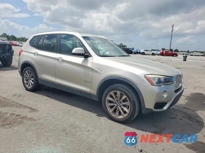 Czwarte zdjęcie samochodu z boku: 2015 BMW X3 SDRIVE28I VIN:5UXWZ7C59F0M82880 - miniatura