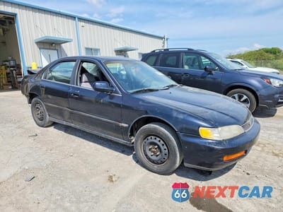 Czwarte zdjęcie samochodu z boku: 1997 HONDA ACCORD LX VIN:1HGCD563XVA083522 - miniatura