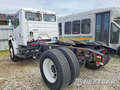 Trzecie zdjęcie samochodu z tyłu: 2004 FREIGHTLINER FL70 SEMI TRUCK VIN:1FUBBUDC44HM87511 - miniatura