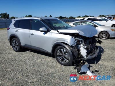 Czwarte zdjęcie samochodu z boku: 2021 NISSAN ROGUE SV VIN:5N1AT3BA1MC825273 - miniatura