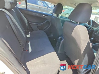 Zdjęcie 10 z 12 samochodu: 2013 VOLKSWAGEN JETTA BASE VIN:3VW2K7AJ6DM410417 - miniatura